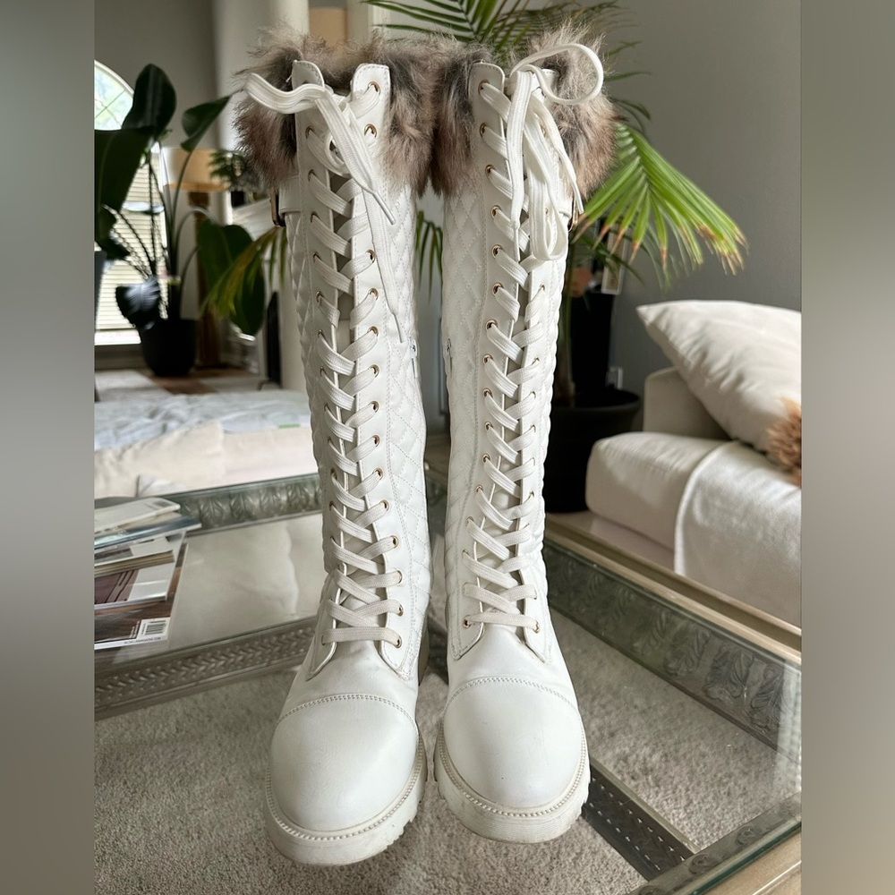 White fur boots. flat boots - Picture 4 of 6